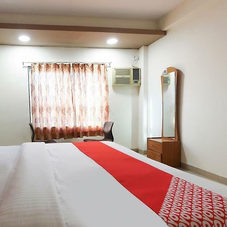Oyo 43851 Hotel Virasat Māndu Eksteriør billede