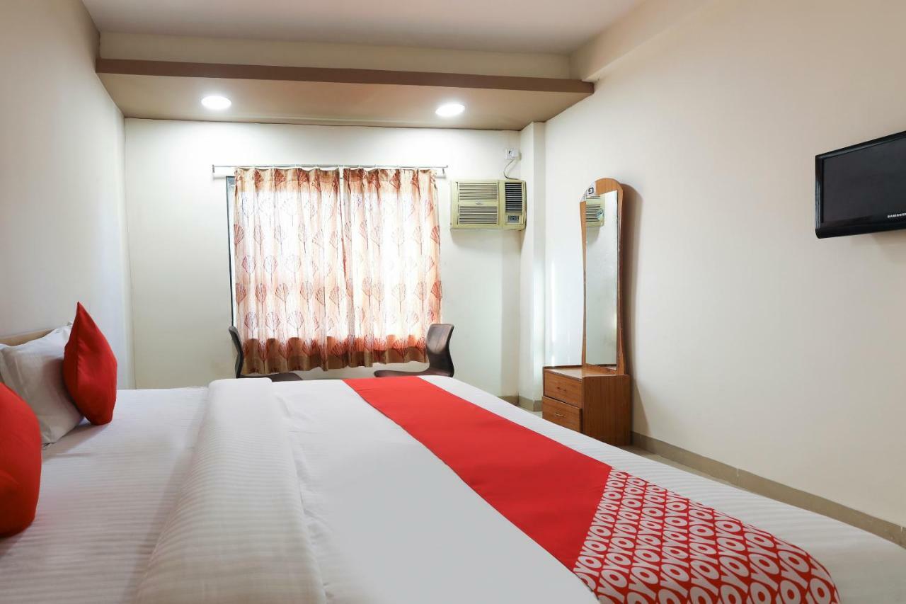 Oyo 43851 Hotel Virasat Māndu Eksteriør billede