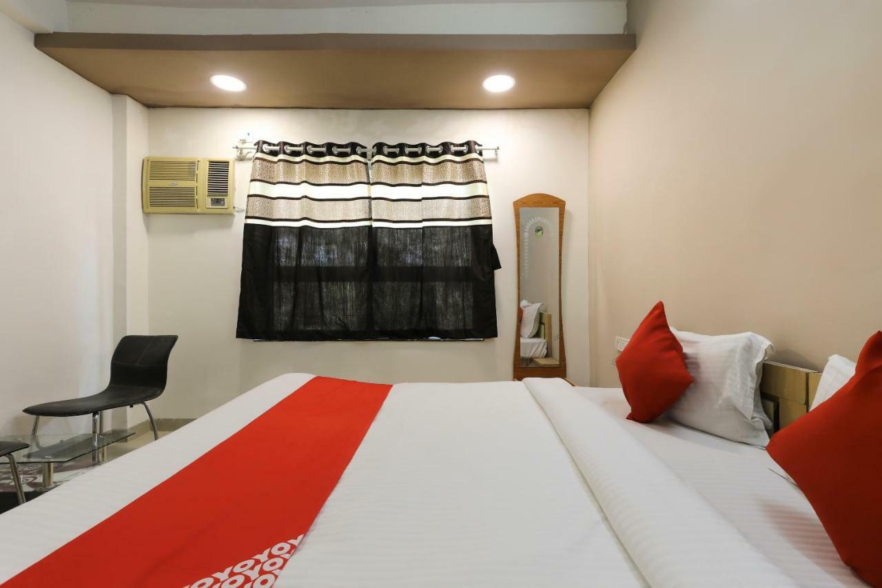Oyo 43851 Hotel Virasat Māndu Eksteriør billede