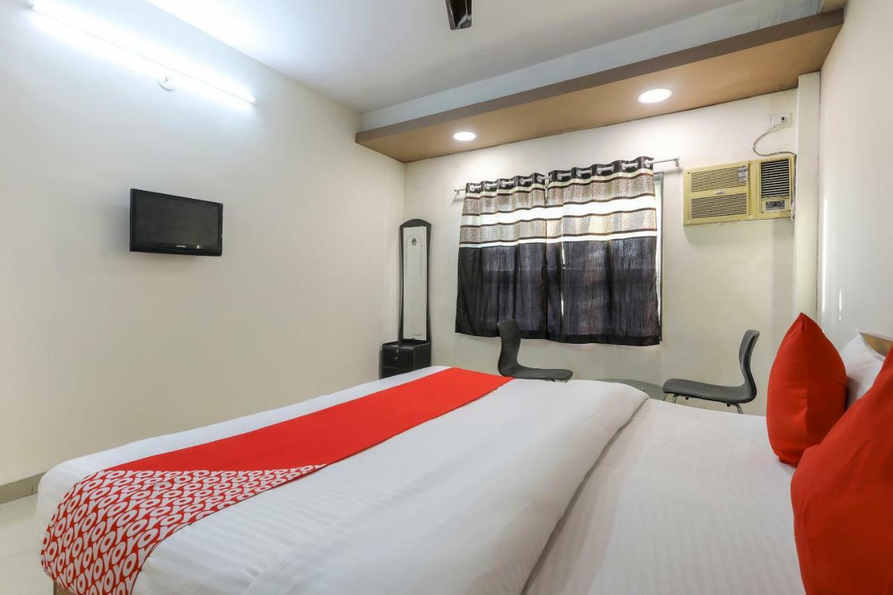 Oyo 43851 Hotel Virasat Māndu Eksteriør billede