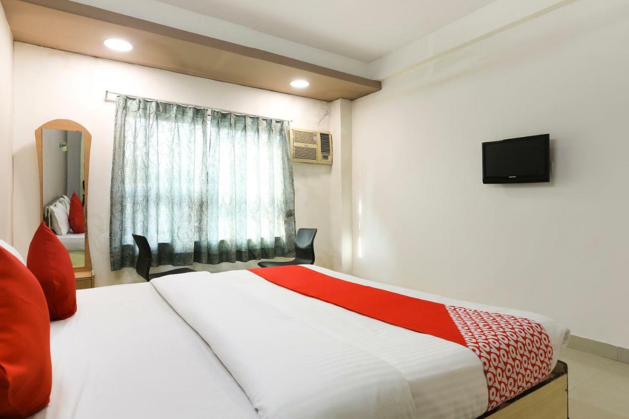 Oyo 43851 Hotel Virasat Māndu Eksteriør billede