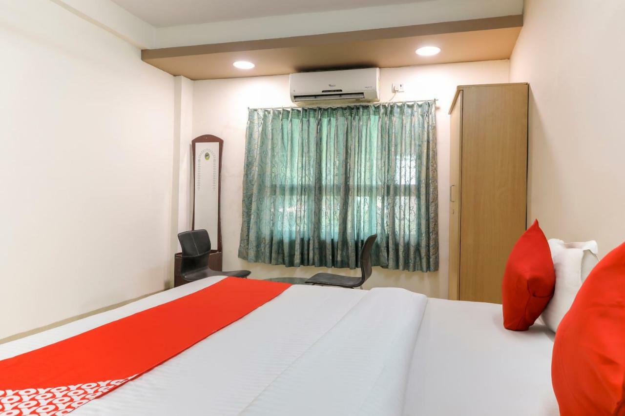 Oyo 43851 Hotel Virasat Māndu Eksteriør billede