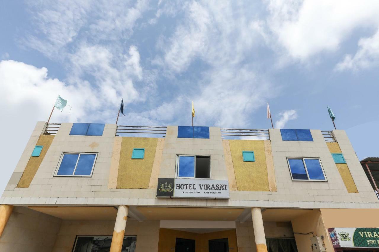 Oyo 43851 Hotel Virasat Māndu Eksteriør billede