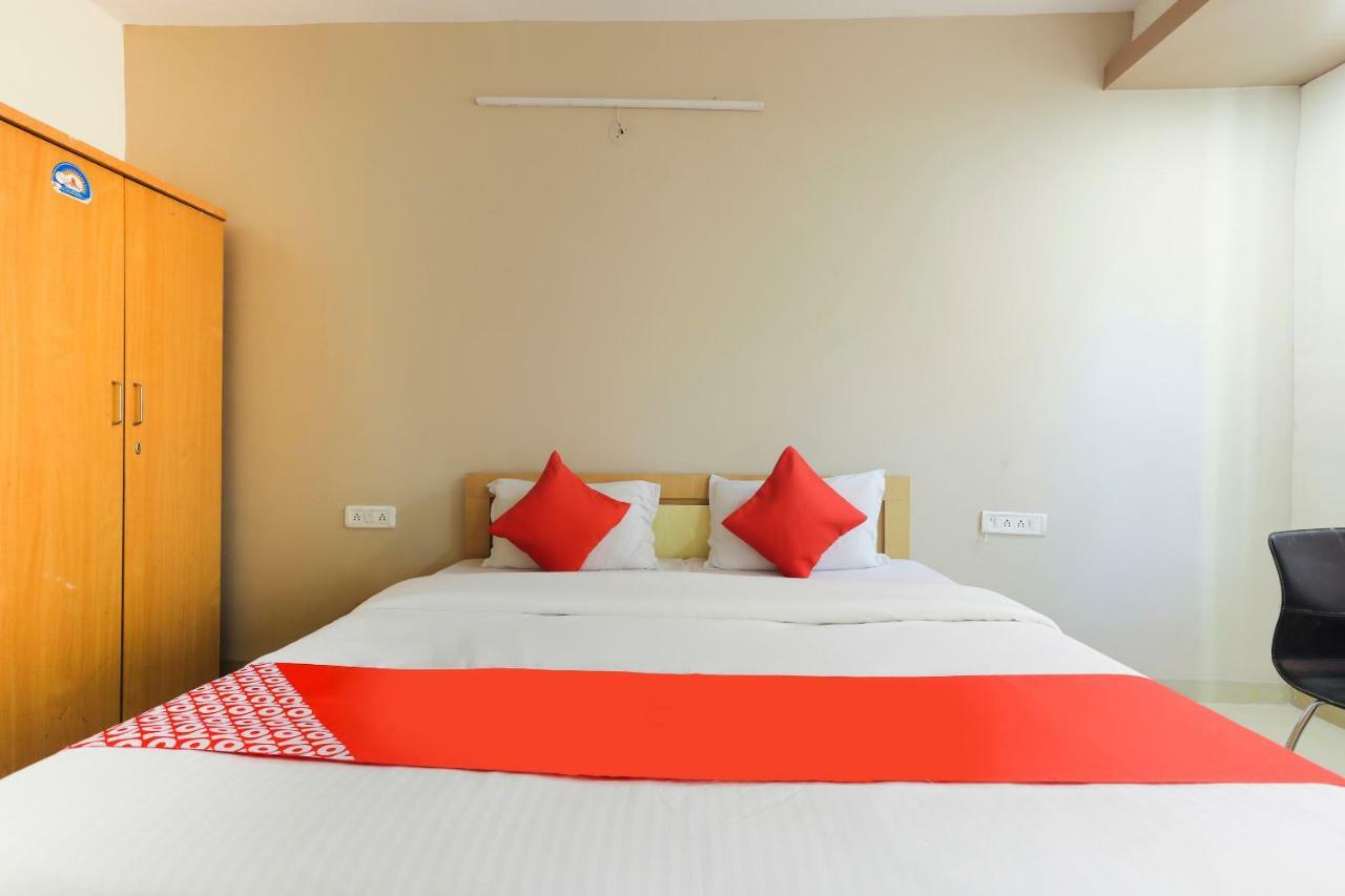 Oyo 43851 Hotel Virasat Māndu Eksteriør billede